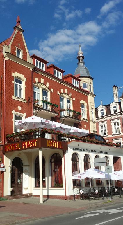 Hotel Piast Slupsk Bagian luar foto