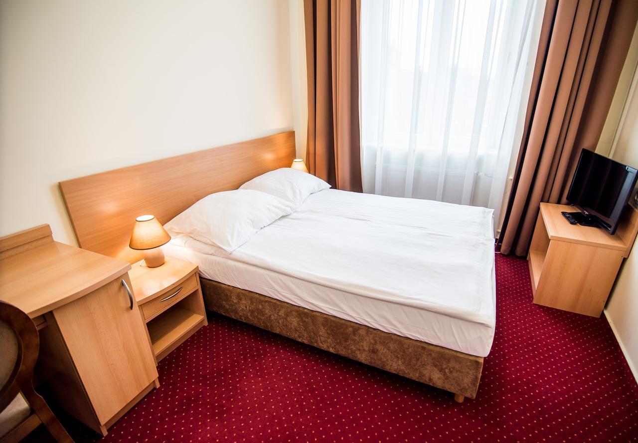 Hotel Piast Slupsk Bagian luar foto